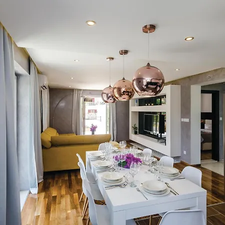 Feriehus Awesome In Veliki With Sauna