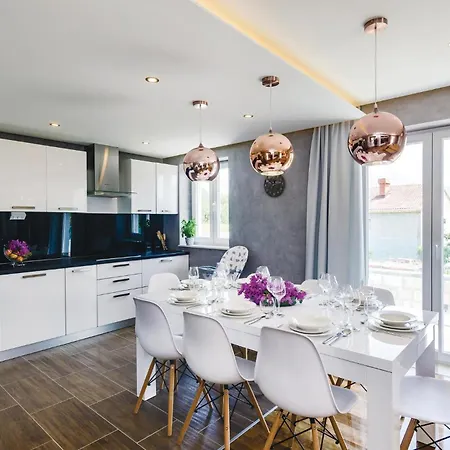 In Veliki With Kitchen