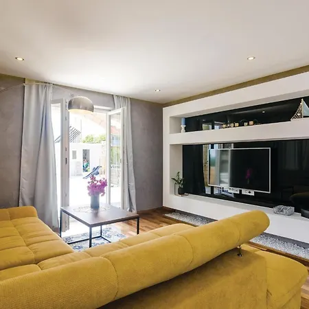 Dom wakacyjny Awesome In Veliki With Sauna *