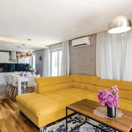 Awesome In Veliki With Sauna Semesterbostad *