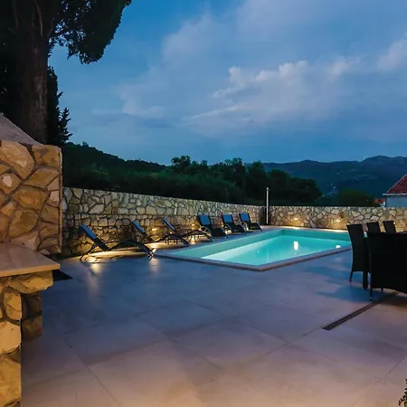 Awesome In Veliki With Sauna Semesterbostad *