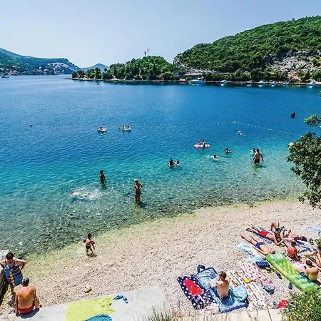 Semesterbostad Awesome In Veliki With Sauna