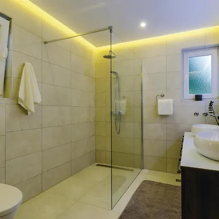 בית נופש In Veliki With Kitchen זאטון